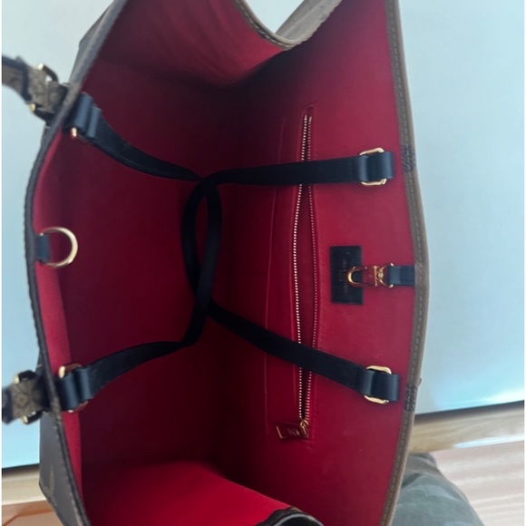 Louis Vuitton Giant Reverse Monogram On The Go GM Shoulder Bag - Picture 8 of 15